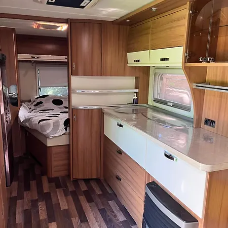 Caravane En Fixe *