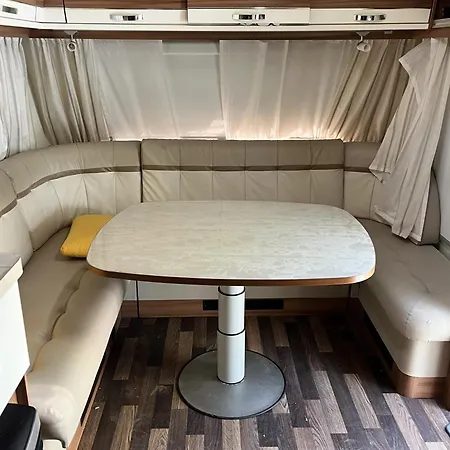 Caravane En Fixe Kemping *